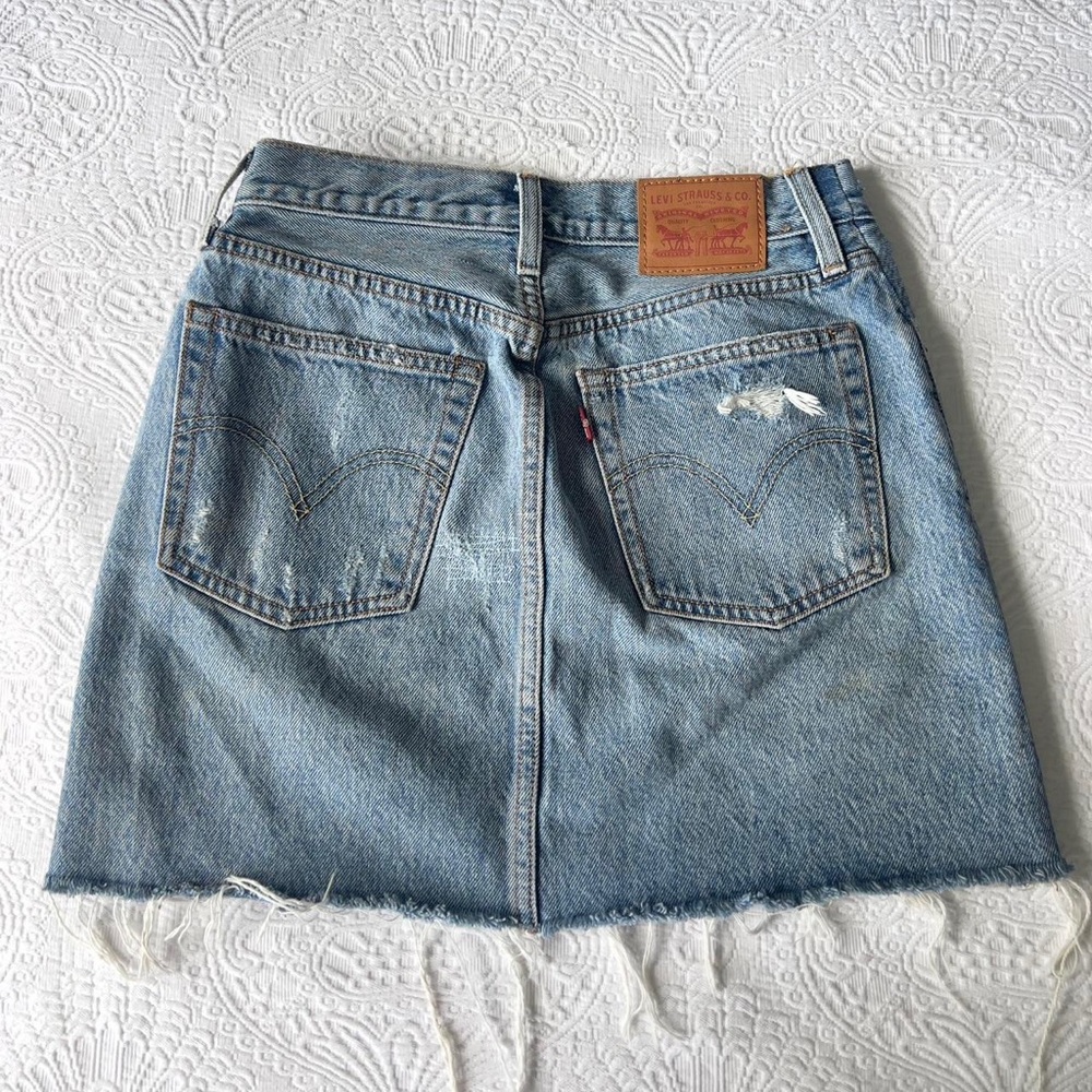 NEW Levi's 501 Distressed Mini Skirt - Picture 2 of 3